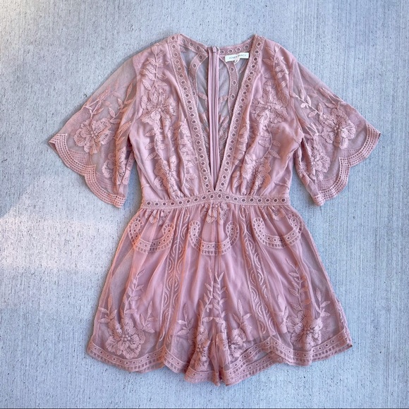 Honey Punch pretty sexy deep v-neck pink blush lace romper shorts M - Picture 2 of 14
